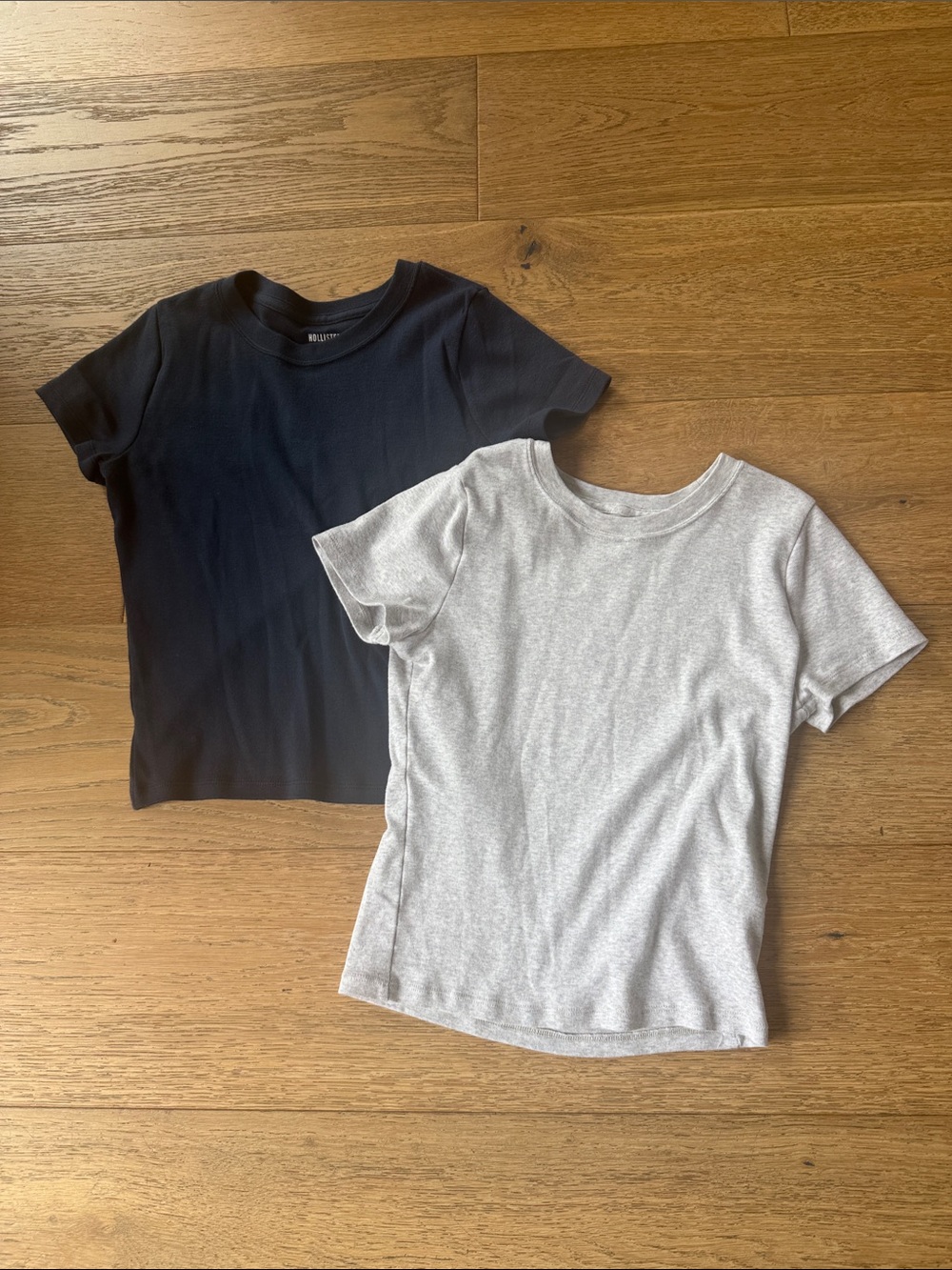 Holister Baby Tee 2 Pack (white and navy)